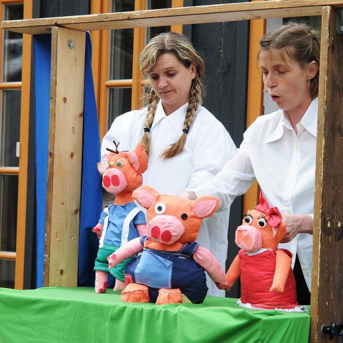 Die Geschichte von den drei kleinen Schweinchen und dem bösen Wolf